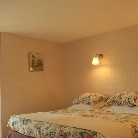Chateau Labistoul בית הארחה 4*